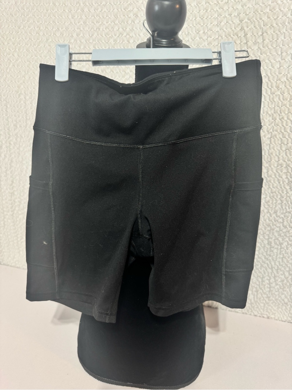 Black High-Rise Athletic Bike Shorts with Side Pockets